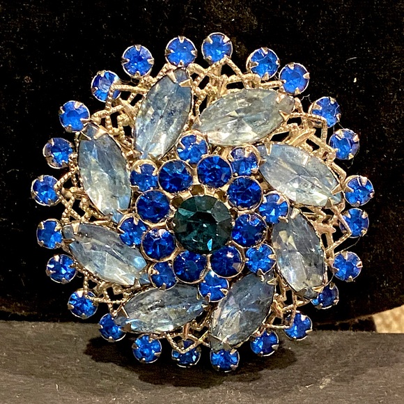 Vintage Jewelry - Beautiful Bold Austrian Crystal Brooch.All Prong Set.All Riveted.SilverTone